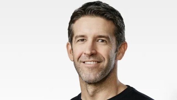 顺市配资 苹果硬件工程高级副总裁或成库克继任者